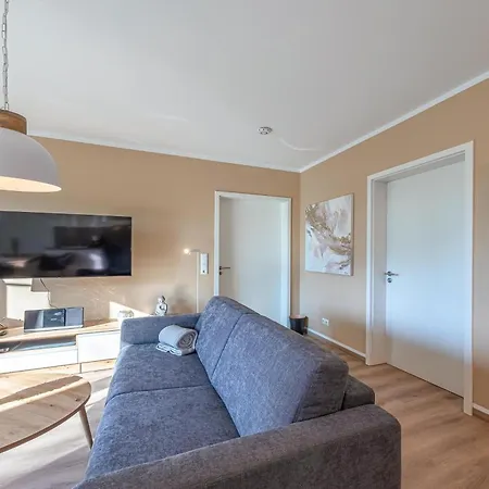 Sonnengruß - Stilvolles Mit Balkon, Kamin&wellness-flair Am Krakower Apartment